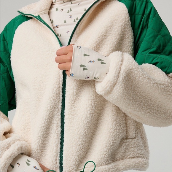 aerie Cream Sherpa Jacket with Green Quilted Shoulders - Picture 4 of 14